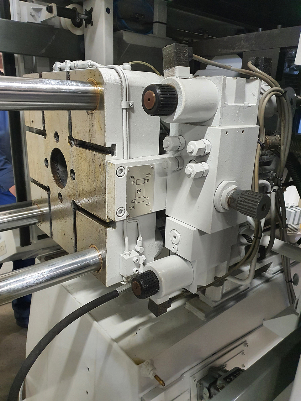 overhaul-retrofit-Frech-DAW-20-S-hot-chamber-die-casting-machine-p5 Reconditionnement de la machine de coulée sous pression à chambre chaude Frech DAW 20