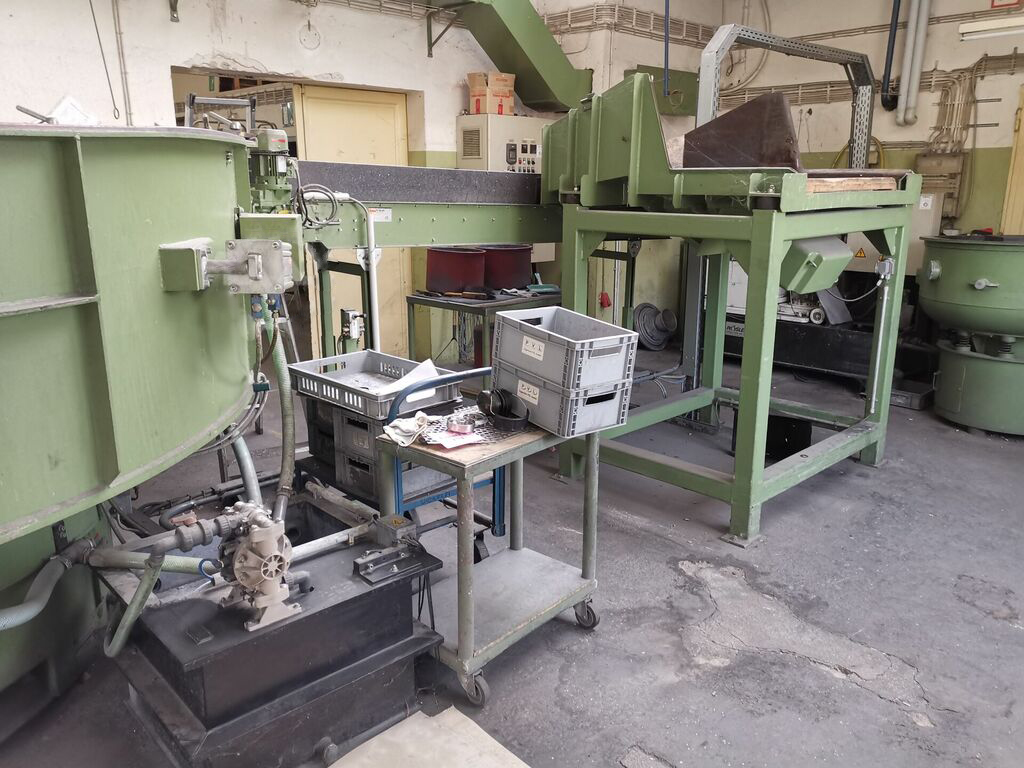 Rösler R 470/3000 machine de finition vibrante rotative GA2236, utilisé