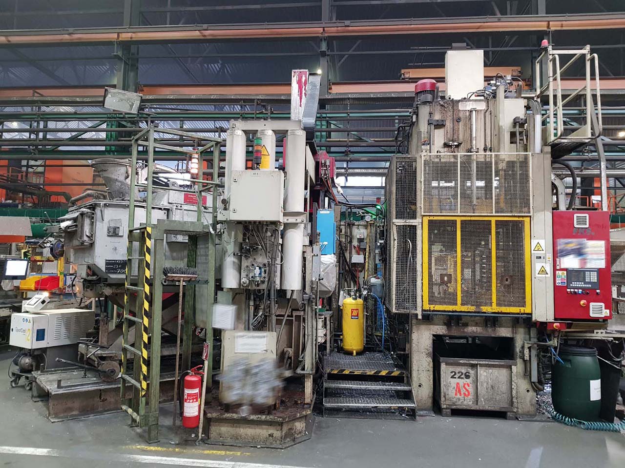 Presse à rogner Tecnopres KZP 40 EP1996, utilisée Presse à rogner Tecnopres KZP 40 EP1996, utilisée