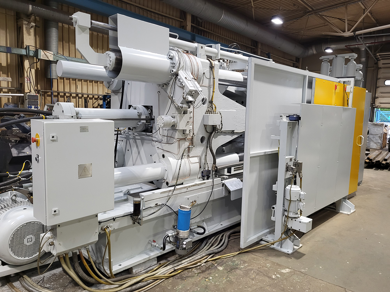 CDCM 800 SQ machine de coulée sous pression à chambre froide KK1638, utilisée CDCM 800 SQ machine de coulée sous pression à chambre froide KK1638, utilisée