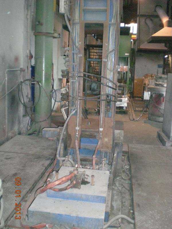 5ab3a3d9e5063d05b2f9abff53af3805 Machine de coulée par gravité basculante Kurtz AK01, usagée