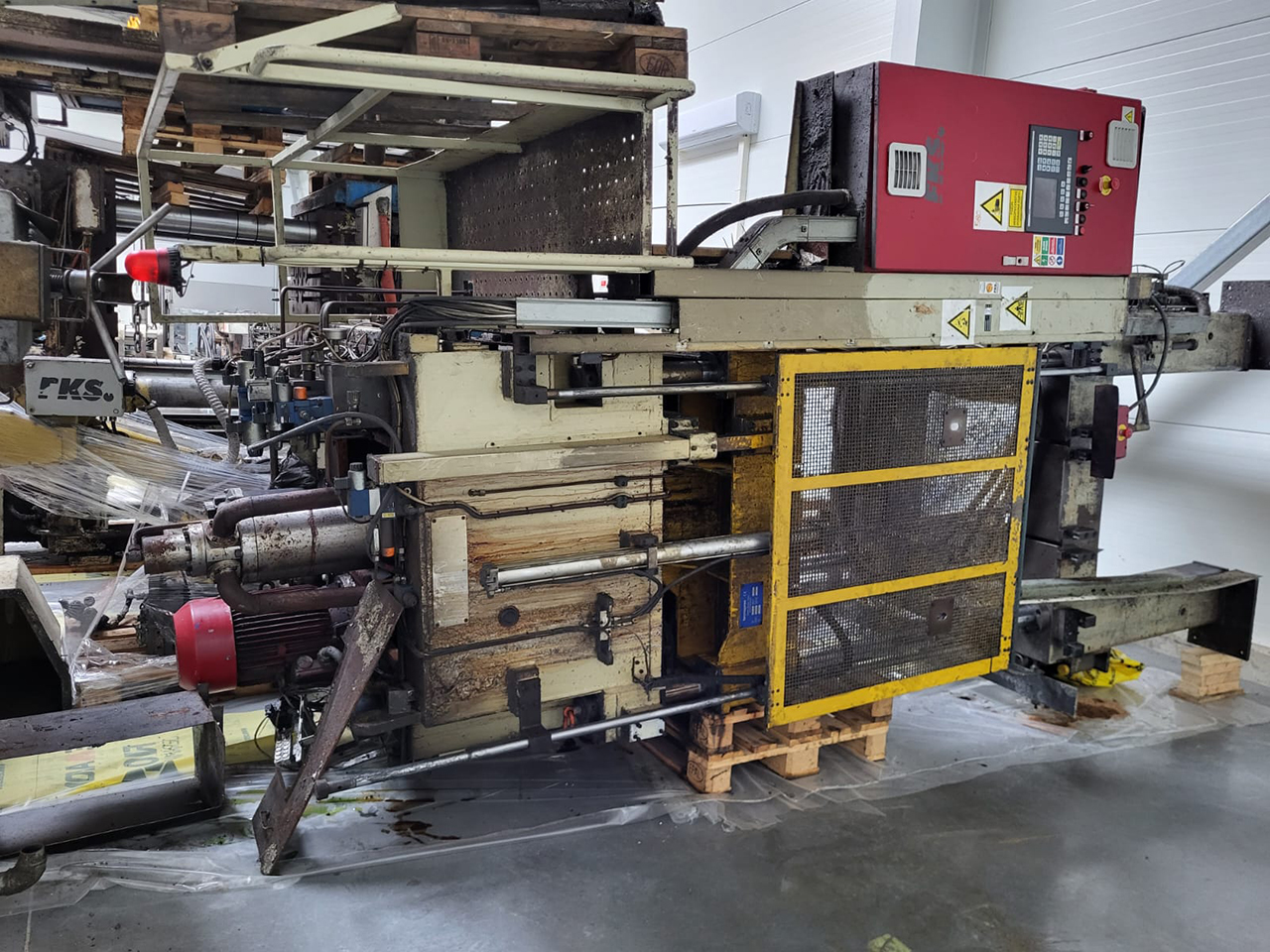 Presse à rogner Tecnopres KZP 40 EP1996, utilisée Presse à rogner Tecnopres KZP 40 EP1996, utilisée