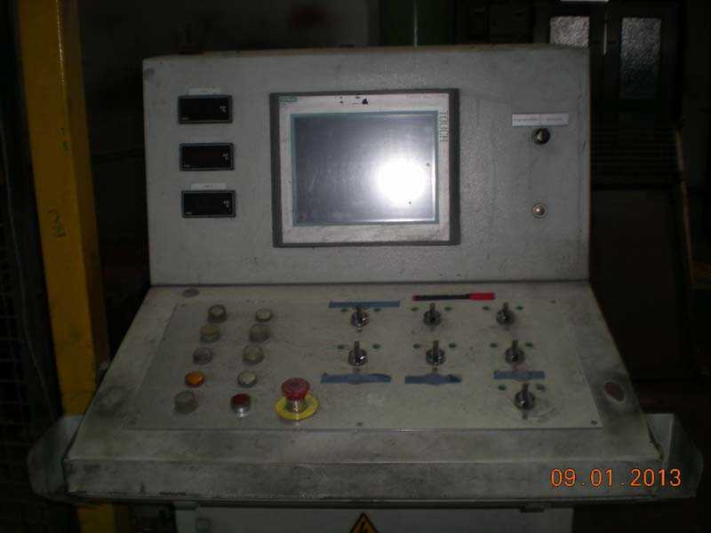 8d89afcf19737a9870af6eded7b325d1 Machine de coulée par gravité basculante Kurtz AK01, usagée