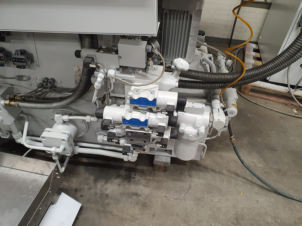 overhaul-retrofit-Frech-DAW-20-S-hot-chamber-die-casting-machine-p11 Reconditionnement de la machine de coulée sous pression à chambre chaude Frech DAW 20