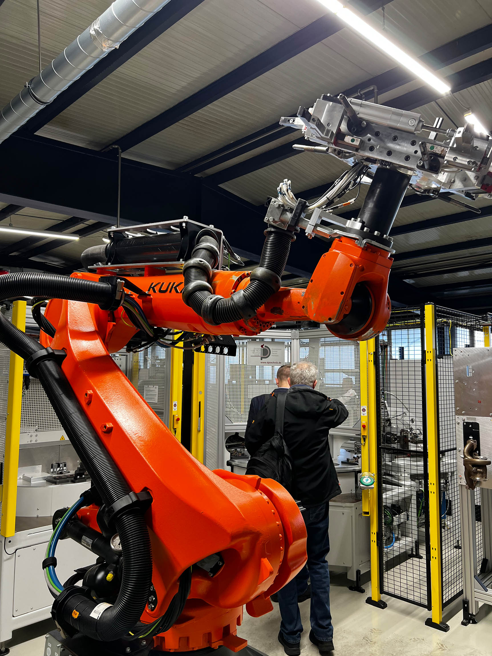 Robot KUKA KR 120 R2700-2/FLR HR1843, d'occasion