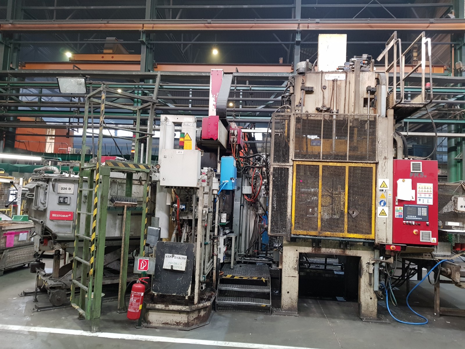 Presse à rogner Tecnopres KZP 40 EP1996, utilisée Presse à rogner Tecnopres KZP 40 EP1996, utilisée