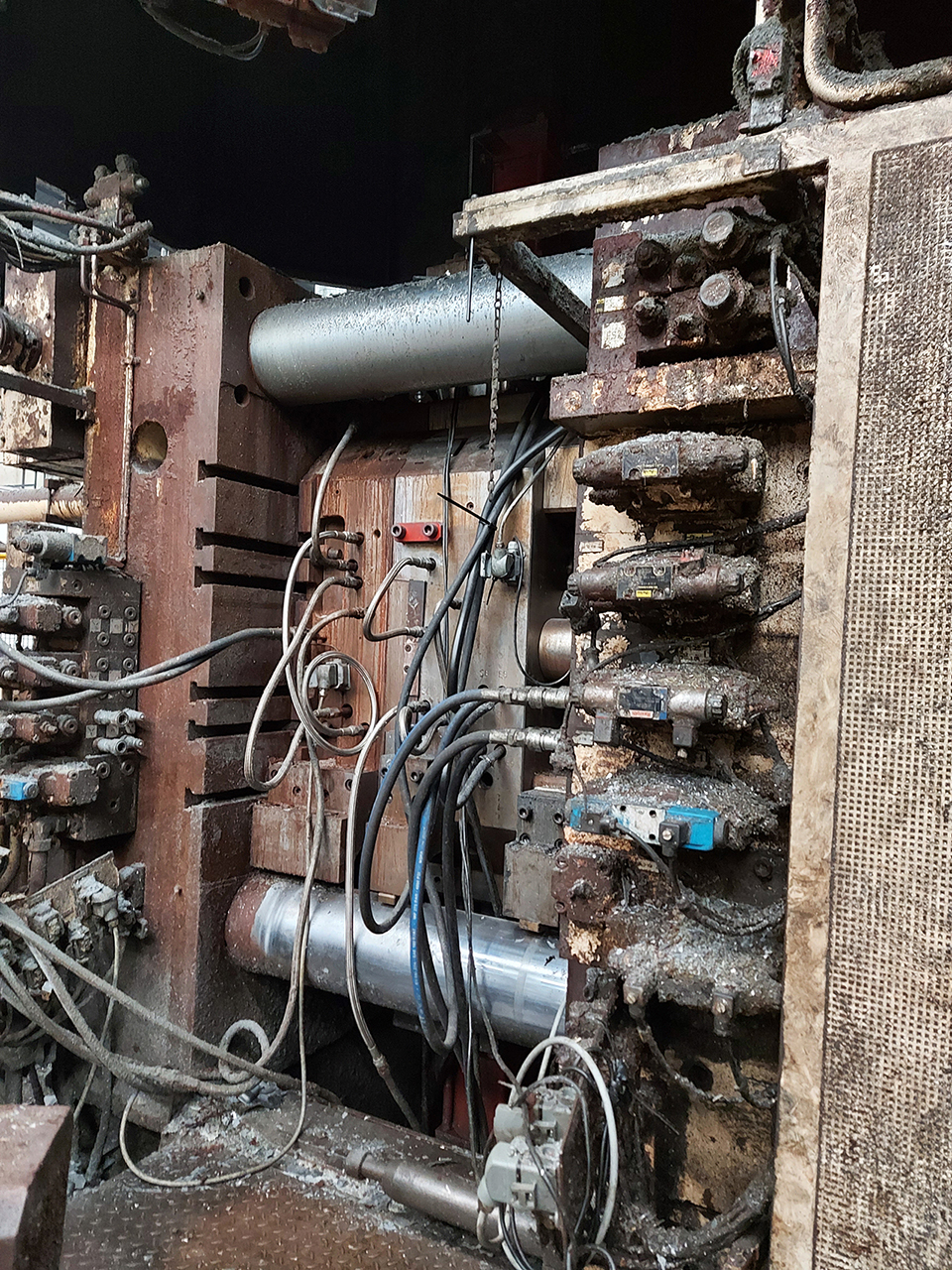 M-uller-Weingarten-GDK-1750-cold-chamber-die-casting-machine-KK1585-p4 Müller Weingarten GDK 1750 machine de coulée sous pression à chambre froide KK1585, utilisé