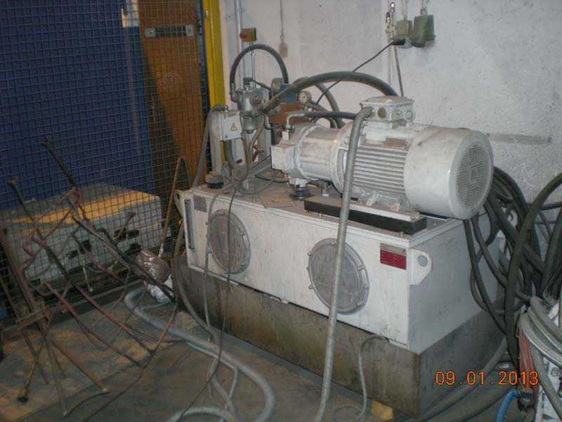 Machine de coulée par gravité basculante Kurtz AK01, usagée