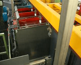 ia2514_buffoli_impianti_galvanici_bild11 Metalchimica Impianti Système de rayonnage vertical pour la galvanoplastie, utilisé IA2514