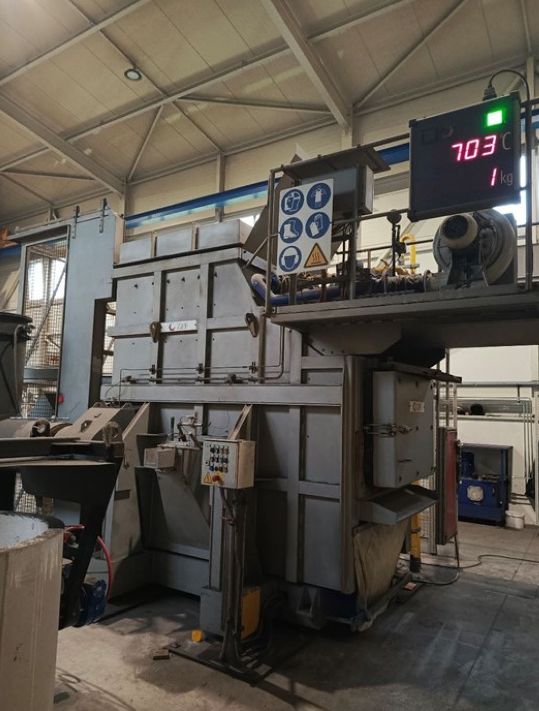 ZPF ST-G2T6 HTH four de fusion et de maintien O1834, utilisé