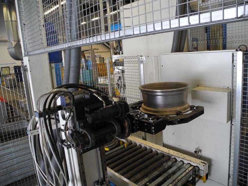 Centre de perçage et de tournage Maus pour roues en aluminium ligne 5, utilisé