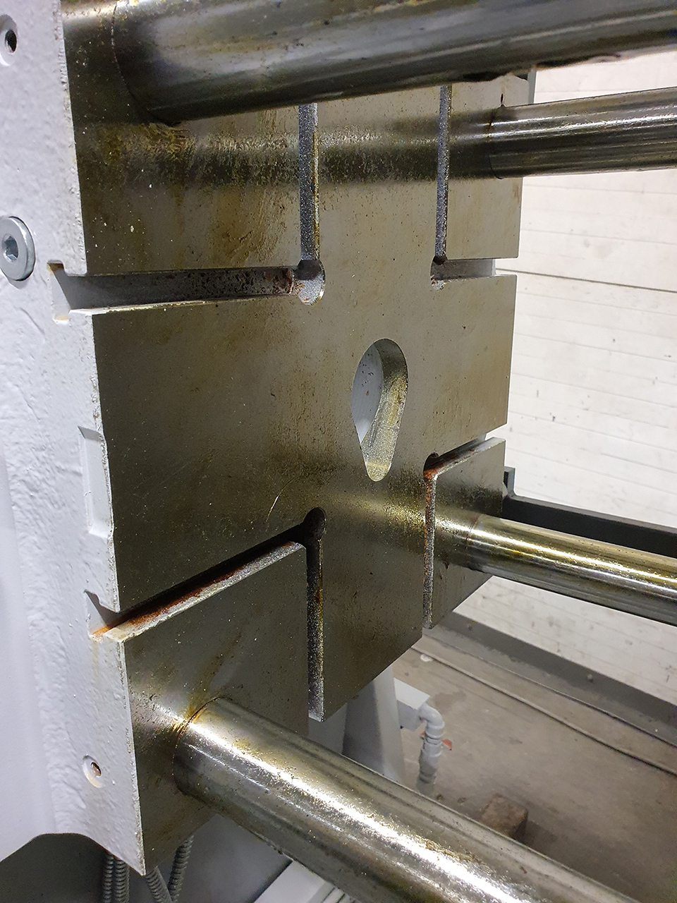 overhaul-retrofit-Frech-DAW-20-S-hot-chamber-die-casting-machine-p4 Reconditionnement de la machine de coulée sous pression à chambre chaude Frech DAW 20