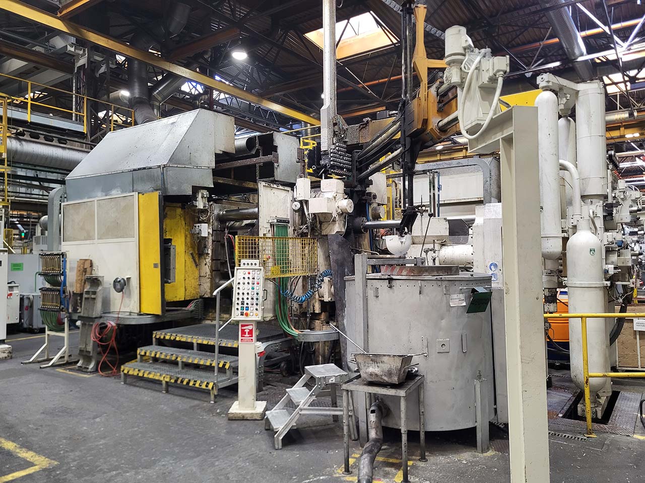 Italpresse IP 1100 SC machine de coulée sous pression à chambre froide KK1682, utilisée